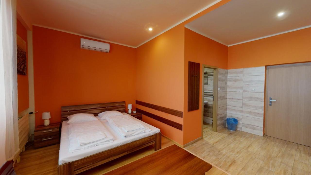 Hotel Hubert โนเว ซามคี ภายนอก รูปภาพ
