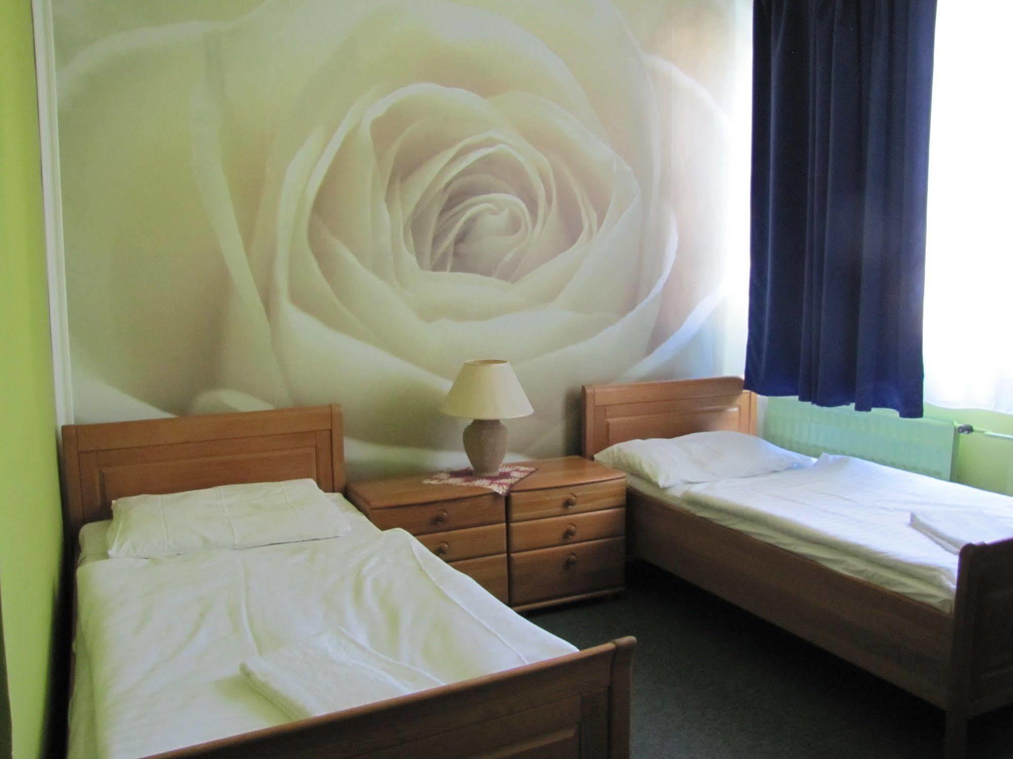 Hotel Hubert โนเว ซามคี ภายนอก รูปภาพ